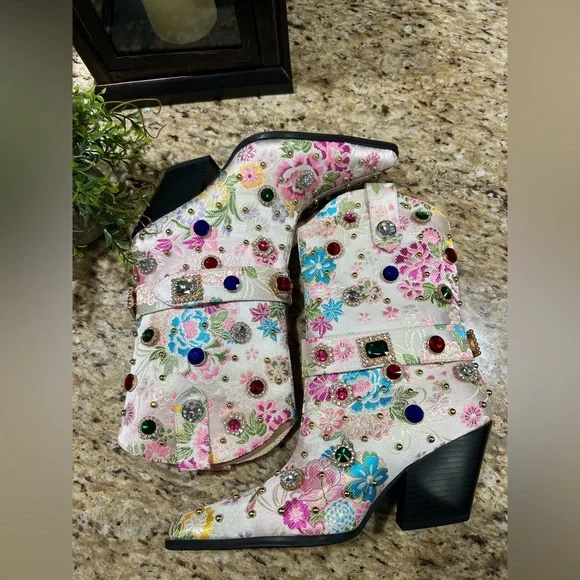 AZALEA WANG DILIGENT EMBELLISHED BASIC CHUNKY BOOTIE IN BONE 7.5 - Picture 8 of 16